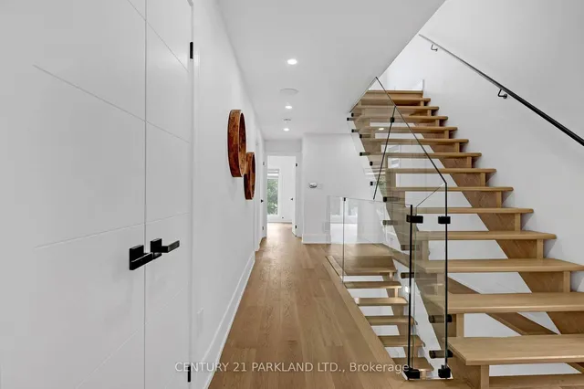 Additional image 14 of 978 Carlaw Ave