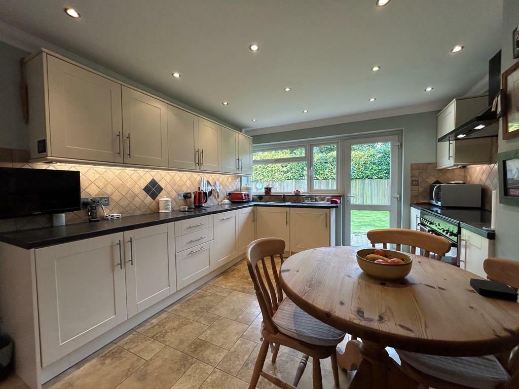 Additional image 10 of Camoise Close, Toppesfield