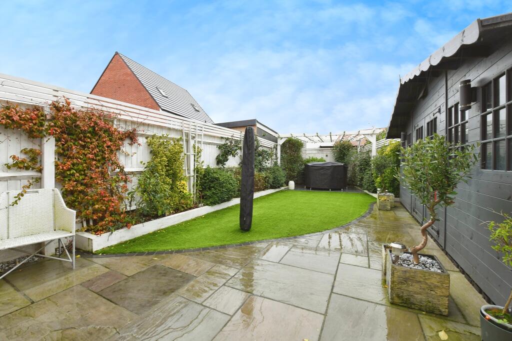 Additional image 4 of Oak Crescent, Burnham-on-Crouch, CM0