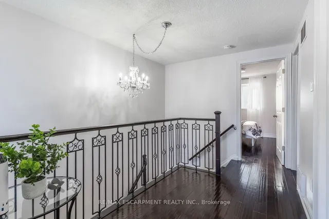 Additional image 15 of 83 Robert Hicks Dr