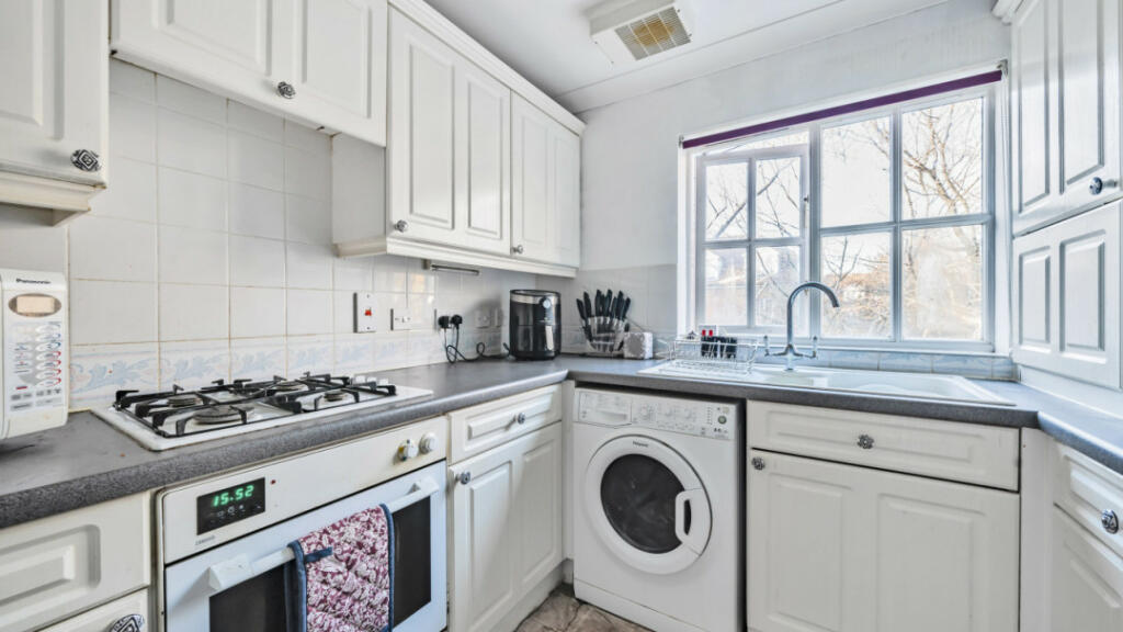 Additional image 5 of The Mulberry, Aspen Vale, Whyteleafe, CR3 0XB