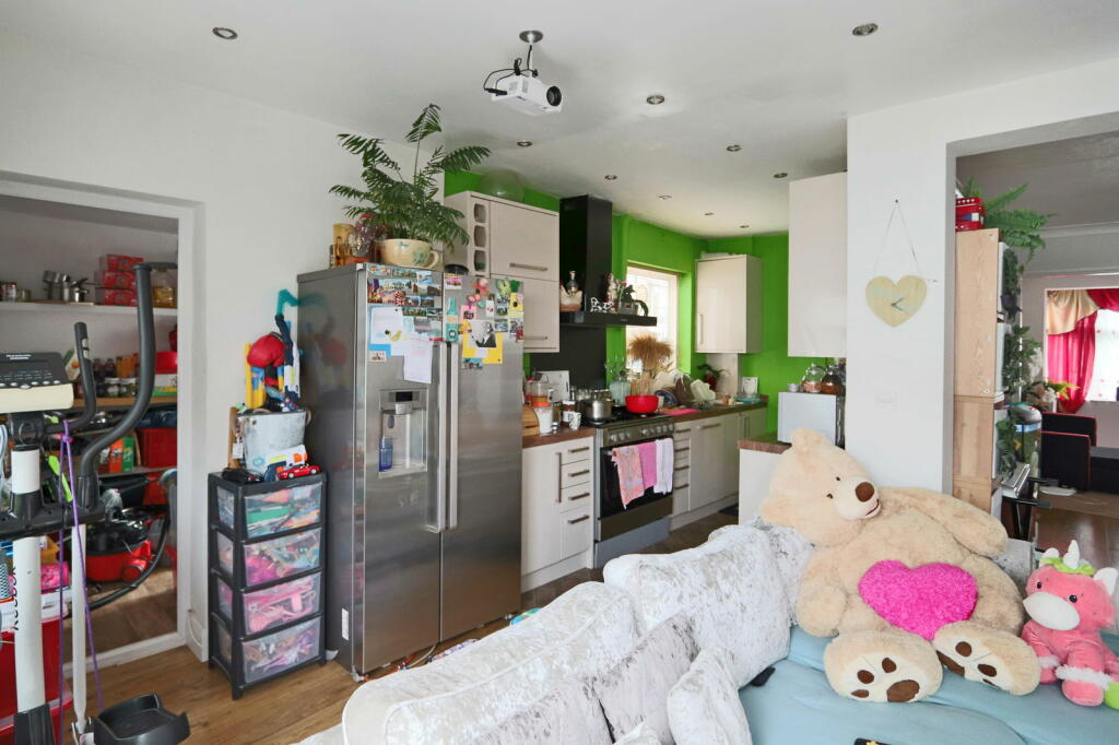 Additional image 5 of June Close,Coulsdon,CR5 2QR