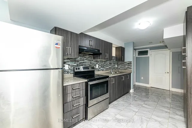 Additional image 32 of 25 Oblate Cres