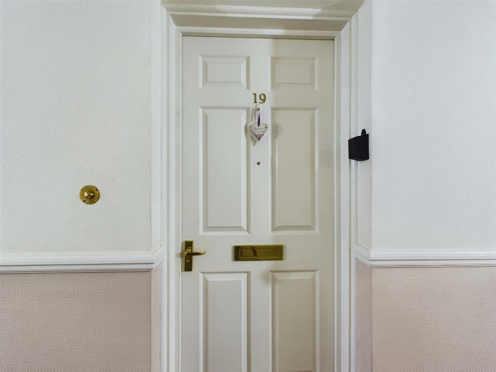 Additional image 5 of Brighton Road, Coulsdon