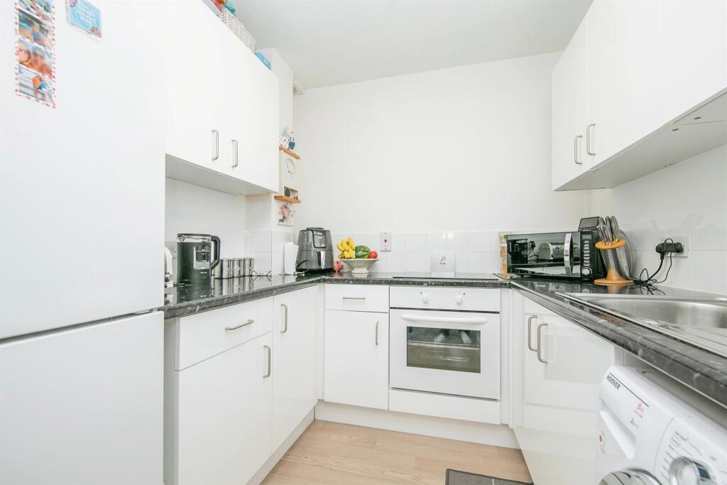 Additional image 10 of Louise Close, Walton On The Naze