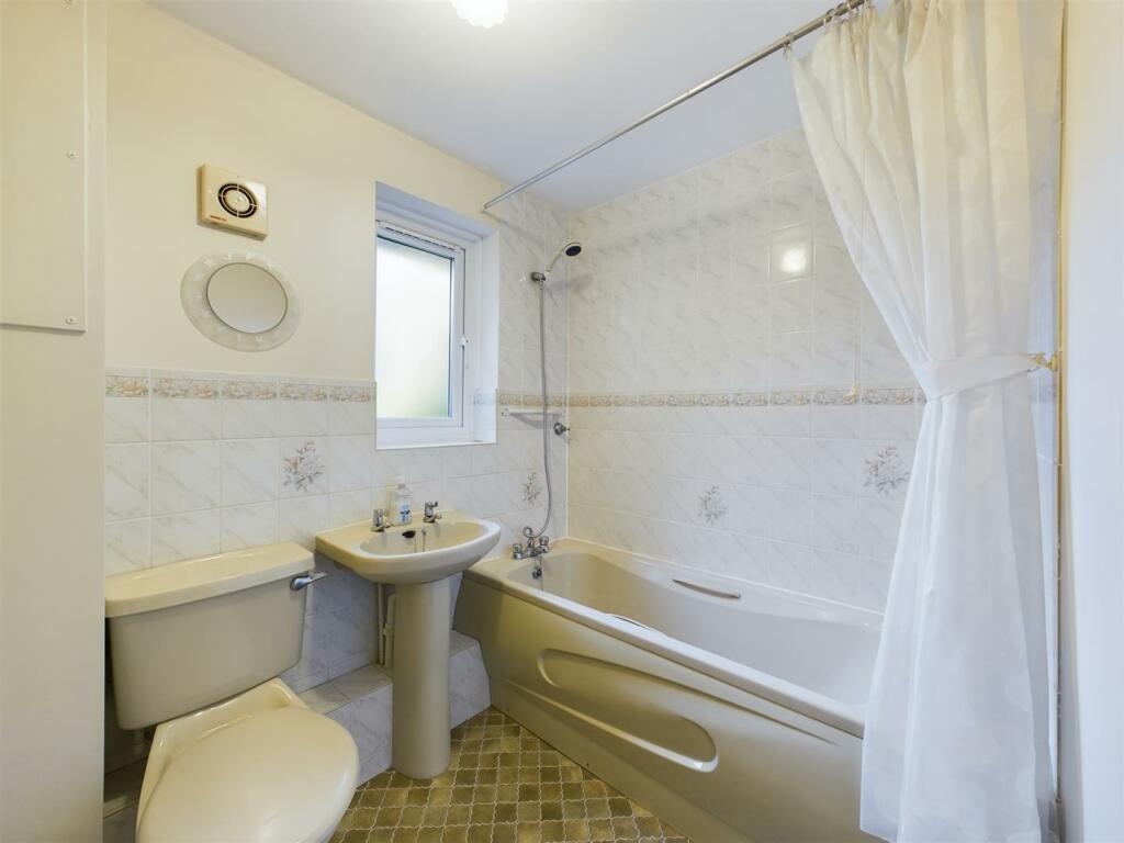 Additional image 7 of 32 Brighton Road, Coulsdon