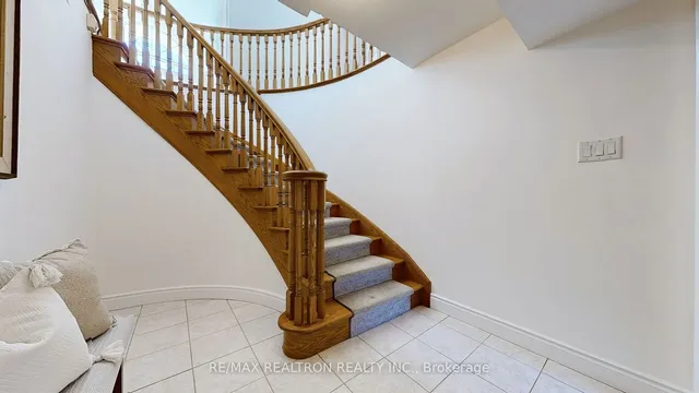 Additional image 26 of 520 Falconridge Cres