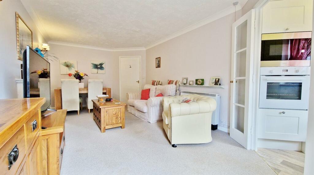 Additional image 5 of Connaught Avenue, Frinton-On-Sea