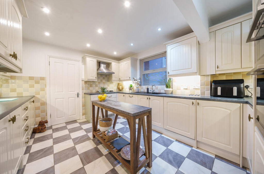 Additional image 8 of Hayes Road, Clacton-on-Sea, Essex