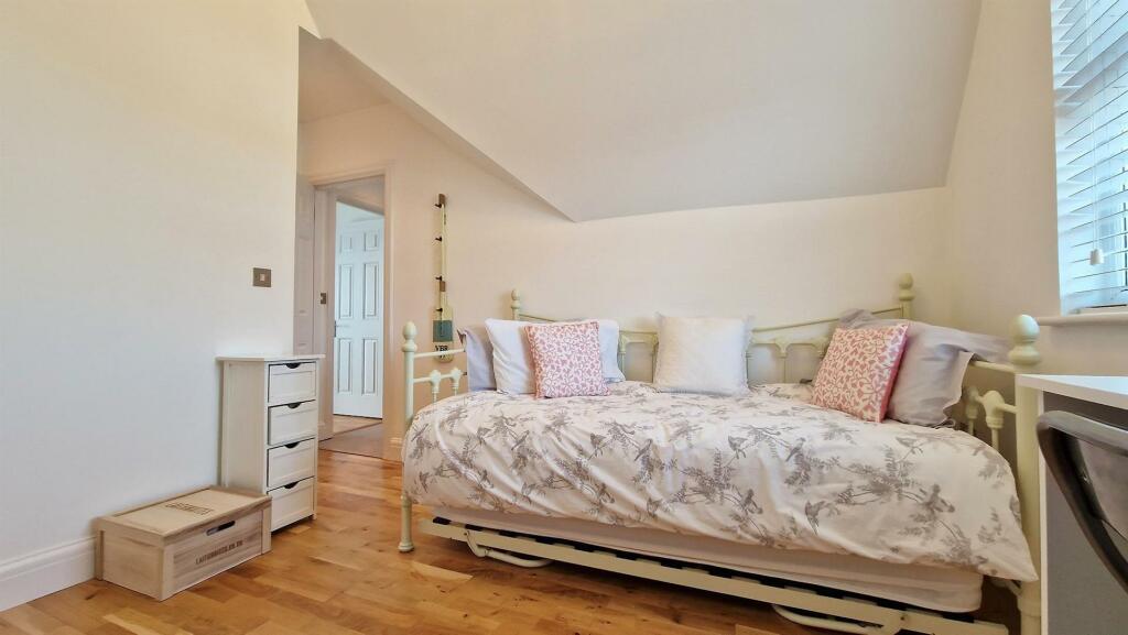 Additional image 36 of The Beach House, Green Lane, Walton On The Naze