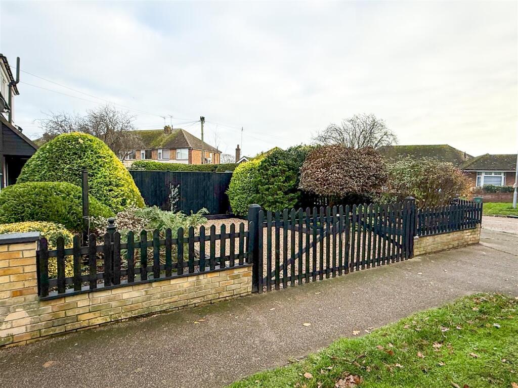 Additional image 32 of Cherry Tree Avenue, Clacton-On-Sea, Essex