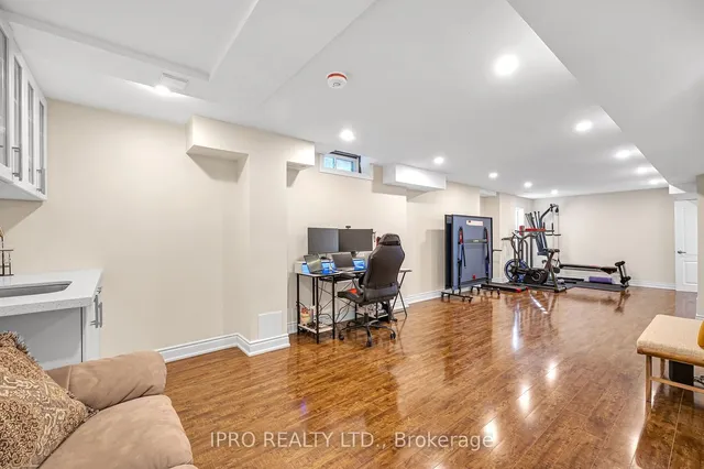 Additional image 37 of 66 Barr Cres