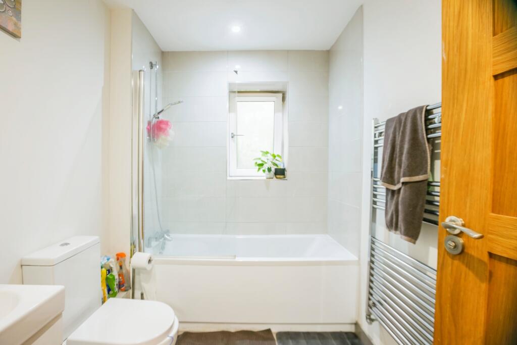 Additional image 9 of 38 Woodcote Grove Road, Coulsdon, CR5