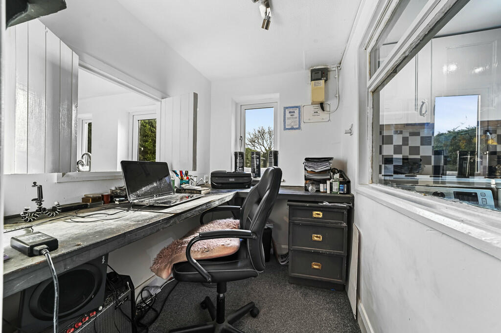 Additional image 26 of Harwich Road, Great Oakley