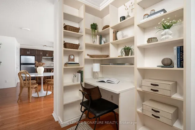 Additional image 11 of 10 Yonge St Unit 413