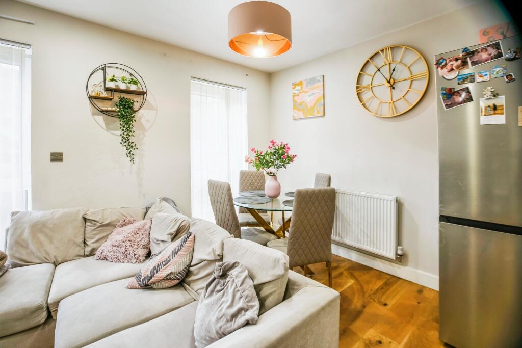 Additional image 15 of 38 Woodcote Grove Road, Coulsdon, CR5