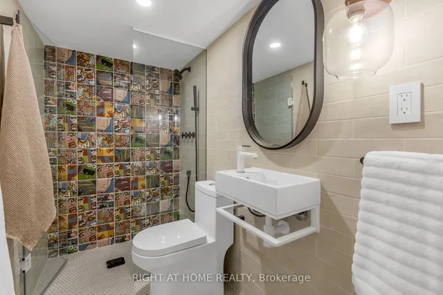 Additional image 36 of 768 Richmond St