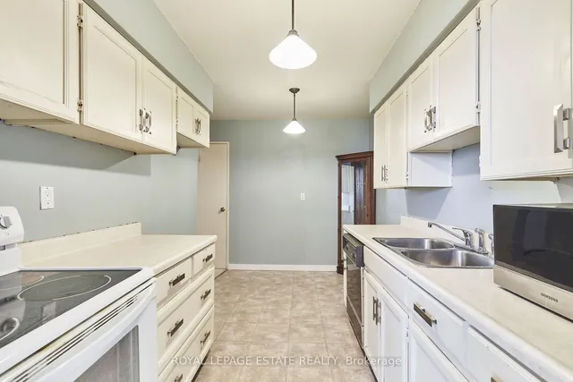 Additional image 10 of 3420 Eglinton Ave Unit 704