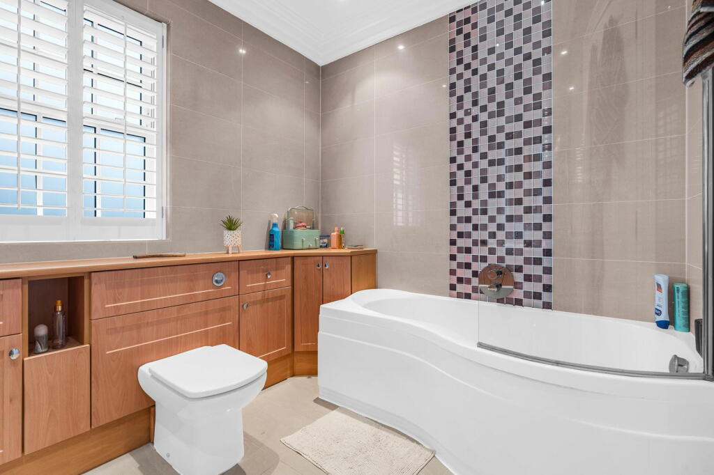 Additional image 36 of Thorndon Approach, Herongate, Brentwood, CM13 3PA