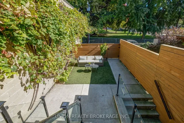 Additional image 32 of 47 Woodfield Rd