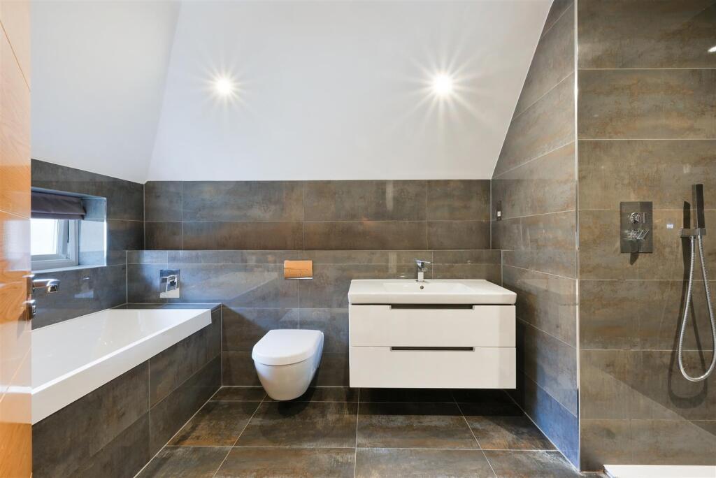 Additional image 29 of High Oaks Close, Coulsdon