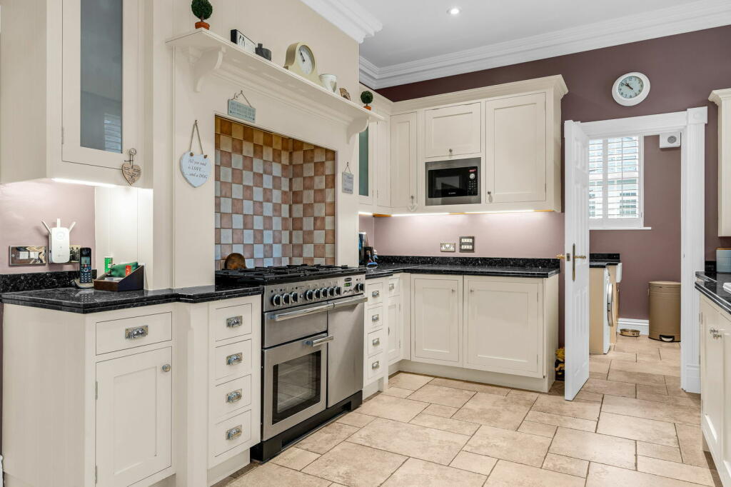 Additional image 10 of Thorndon Approach, Herongate, Brentwood, CM13 3PA