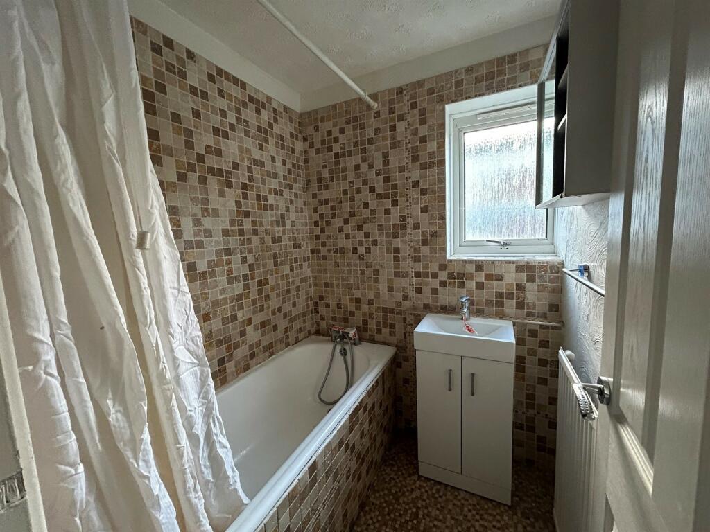 Additional image 4 of Long Banks, Harlow