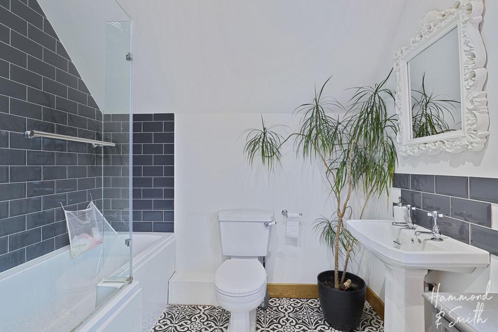 Additional image 18 of Red Oaks Mead, Theydon Bois, CM16