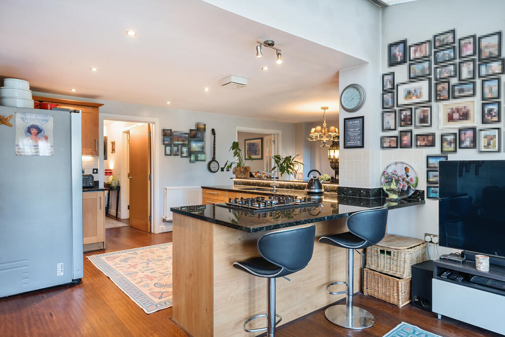 Additional image 10 of Newbery Close, Caterham, CR3