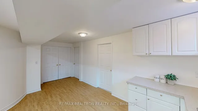 Additional image 37 of 520 Falconridge Cres