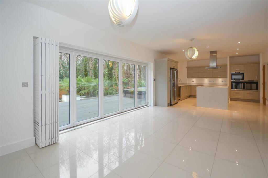 Additional image 3 of Woodside Place, Great Warley, Brentwood