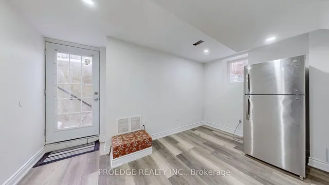 Additional image 24 of 31 Luella Cres