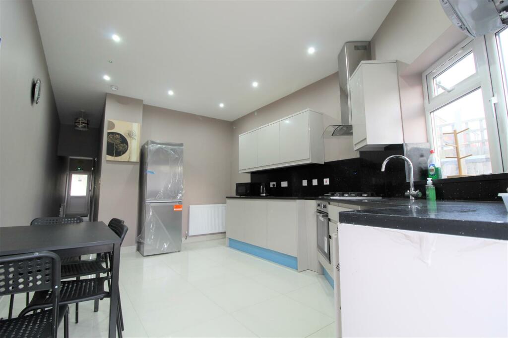 Additional image 16 of Meadvale Road, Croydon