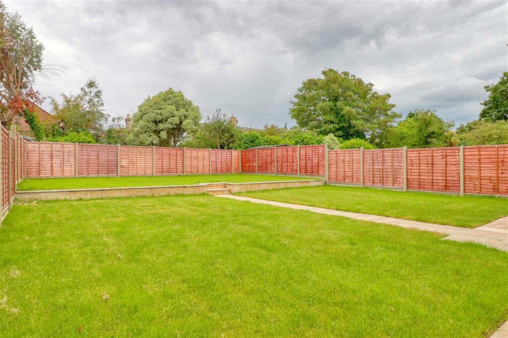 Additional image 4 of Upper Third Avenue, Frinton on Sea