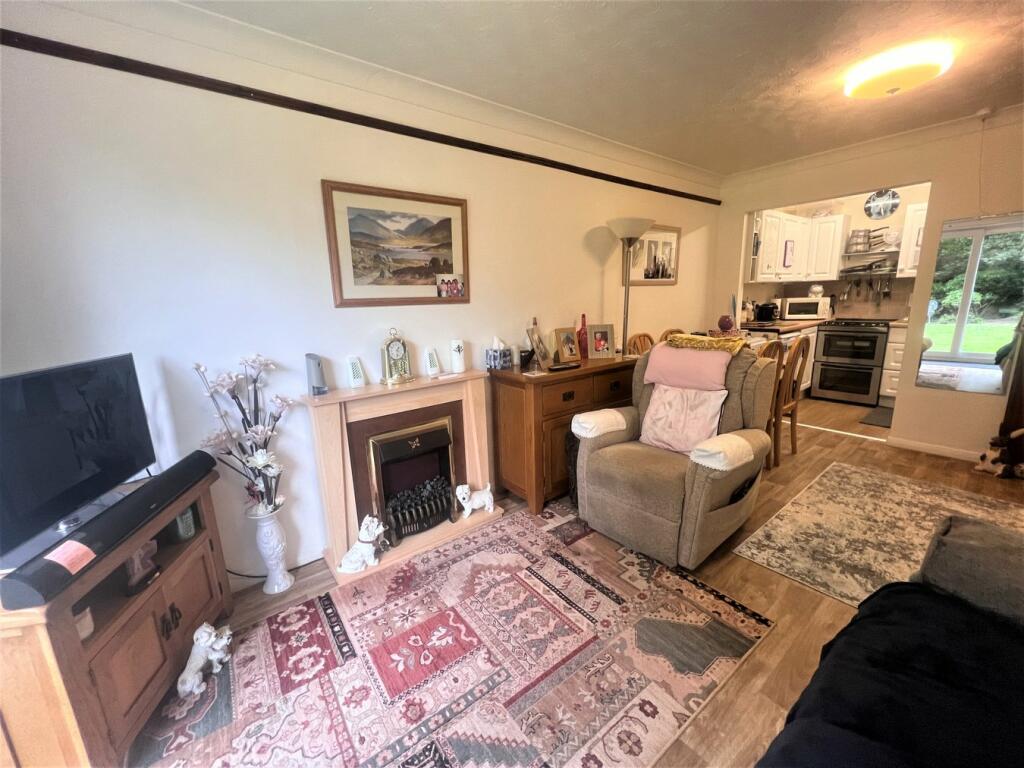 Additional image 4 of North Street, WALTON ON THE NAZE, CO14