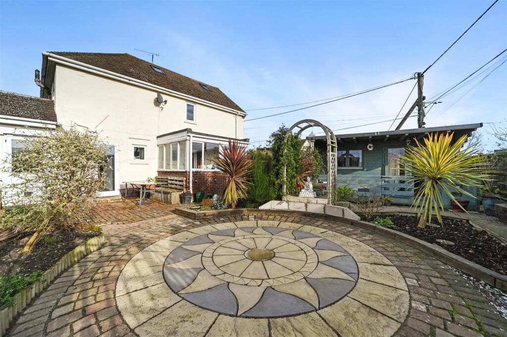 Additional image 21 of Byng Crescent, Thorpe-Le-Soken