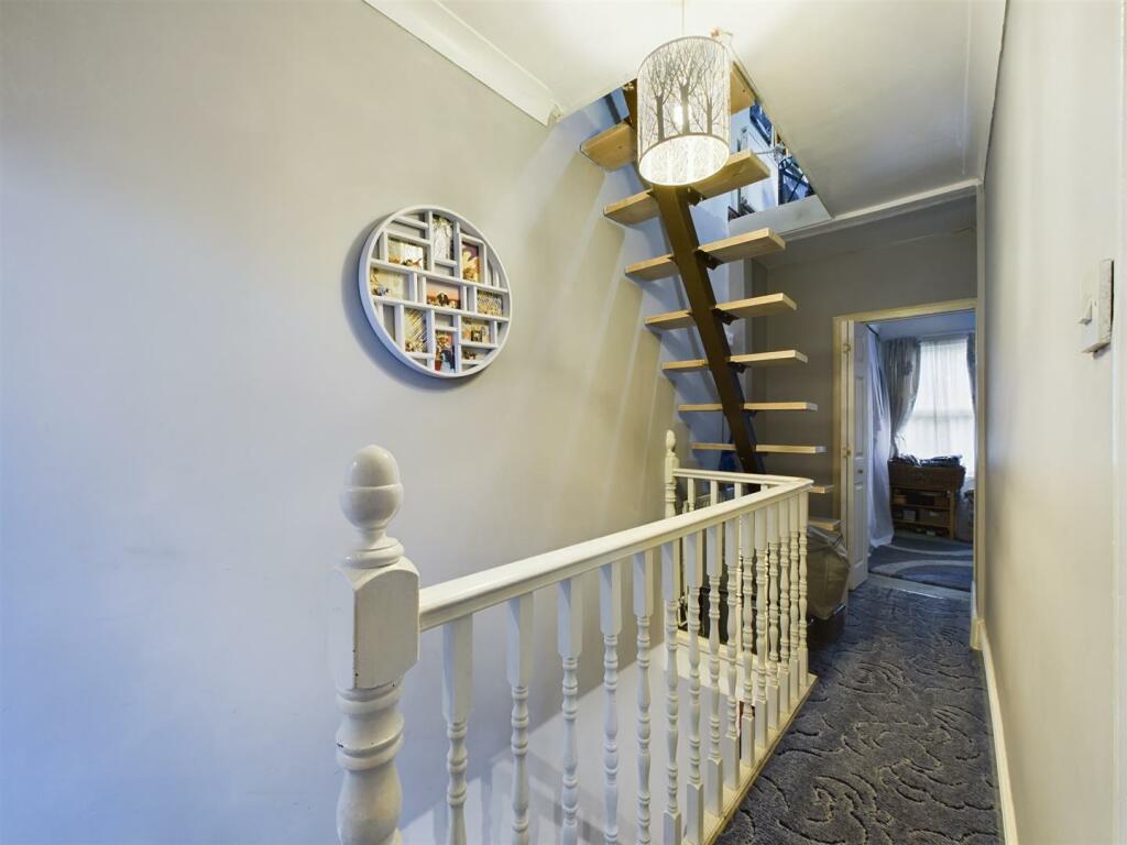 Additional image 10 of Stoats Nest Road, Coulsdon