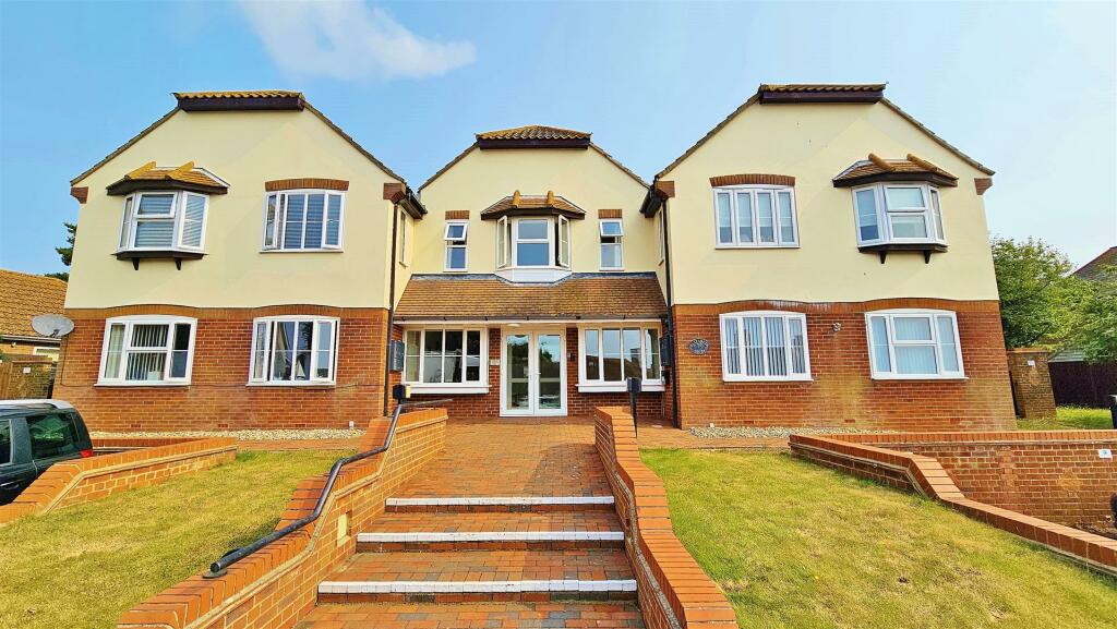 Additional image 17 of Louise Close, Walton On The Naze