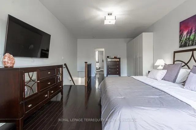 Additional image 29 of 81 Ruby Lang Lane