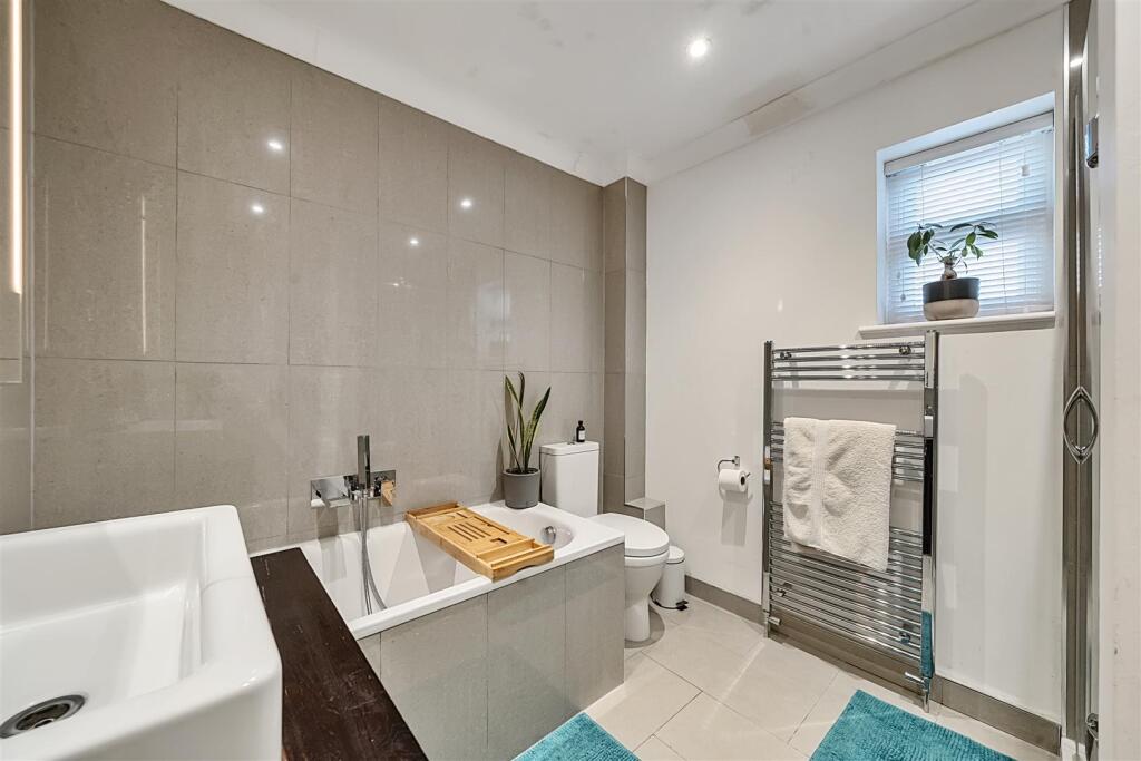 Additional image 21 of High Road, Chipstead