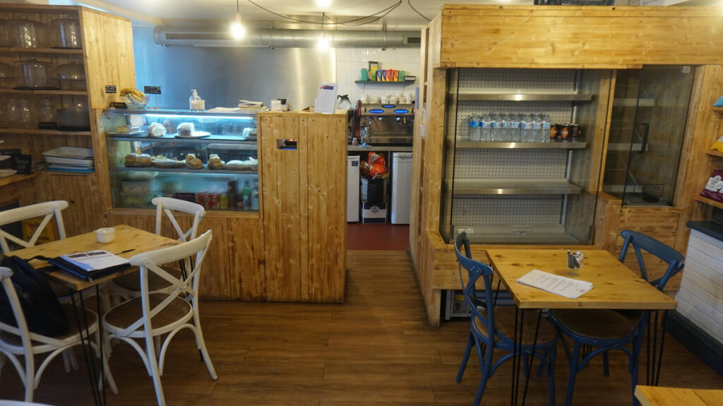 Additional image 9 of 'Tea Room & Coffee House, 72 Covers, Braintree'