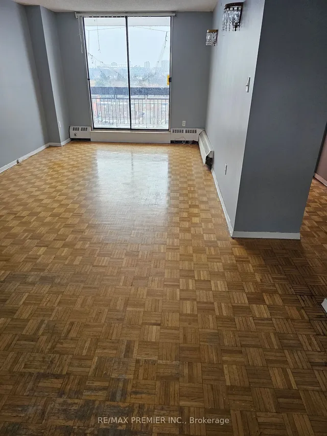 Additional image 4 of 4673 Jane St Unit # 811