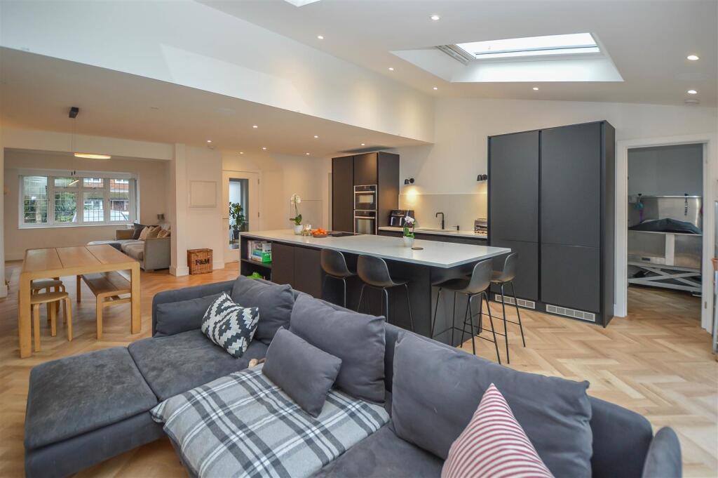 Additional image 3 of St. Nicholas Grove, Ingrave, Brentwood