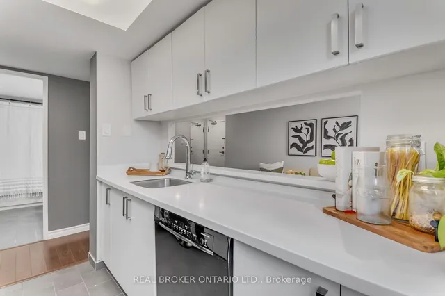 Additional image 14 of 725 King St Unit 213