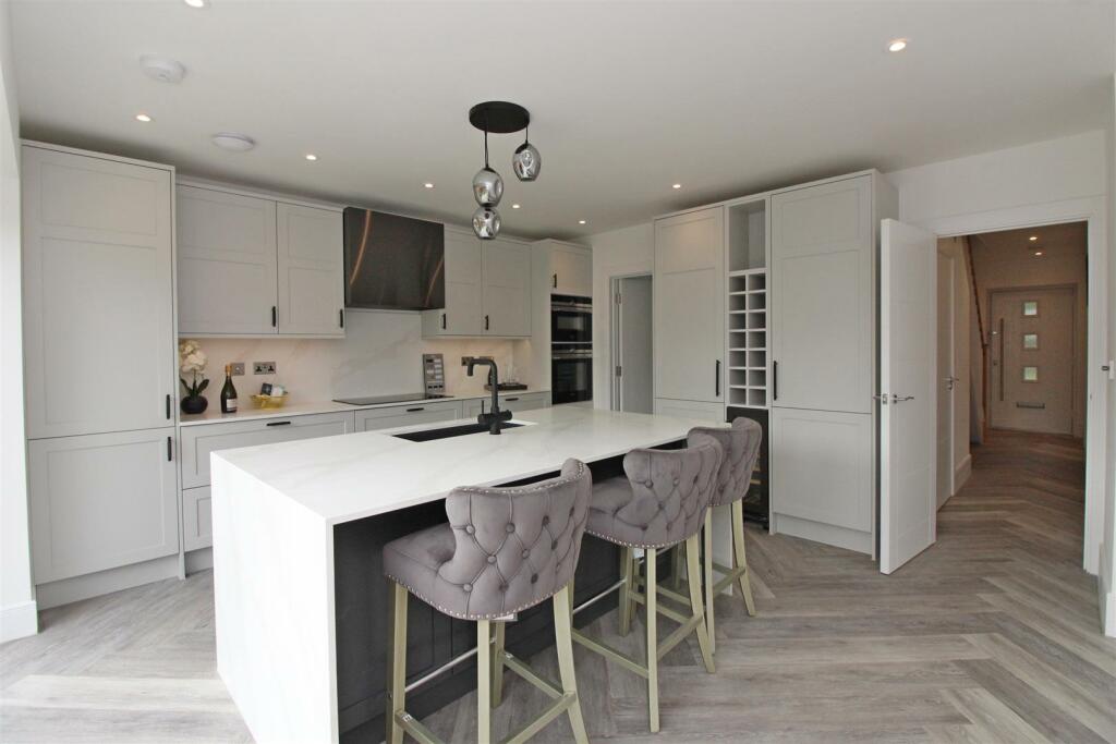 Additional image 17 of Waltham Grange Close