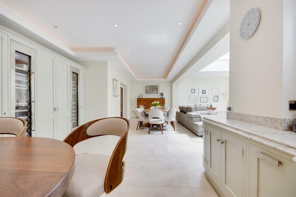 Additional image 8 of Thorndon Approach, Herongate, Brentwood