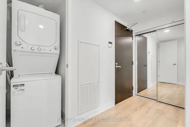 Additional image 24 of 501 Yonge St Unit 1212