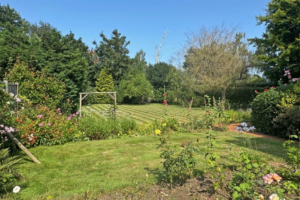 Additional image 29 of How Lane, Chipstead, Surrey