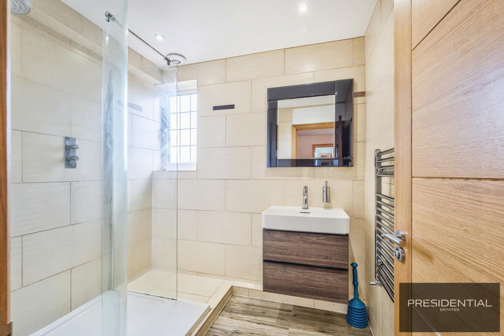 Additional image 25 of Dukes Avenue, Theydon Bois, CM16