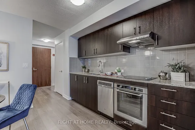 Additional image 12 of 255 Village Green Sq Unit 2601